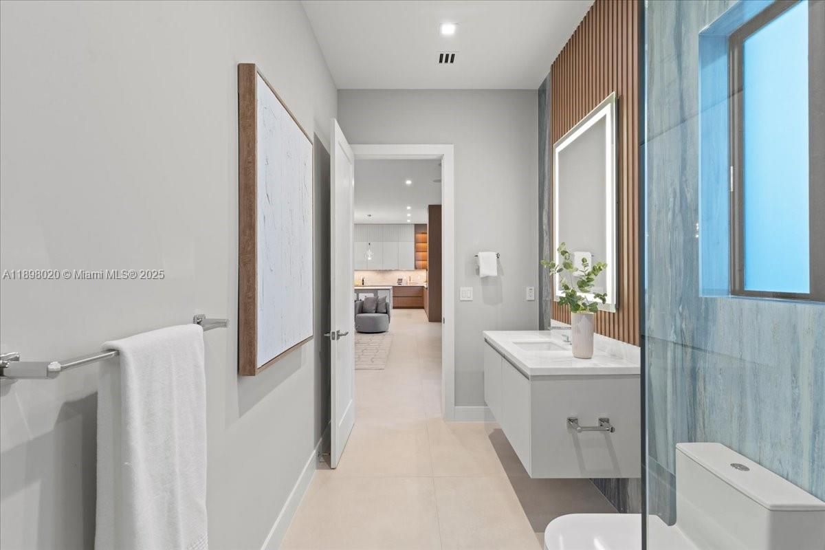 Bathroom, Interior, Recessed Lighting