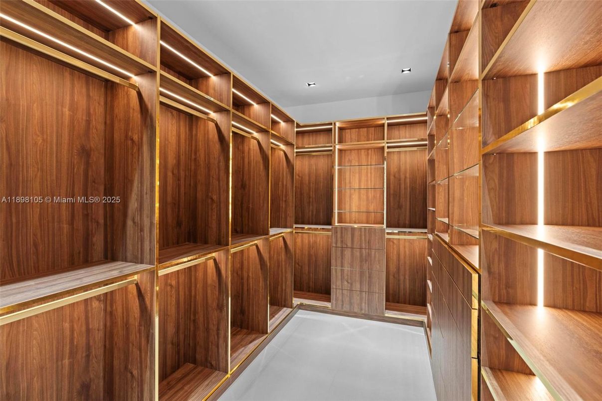 Interior, Recessed Lighting, Walk-in Closets