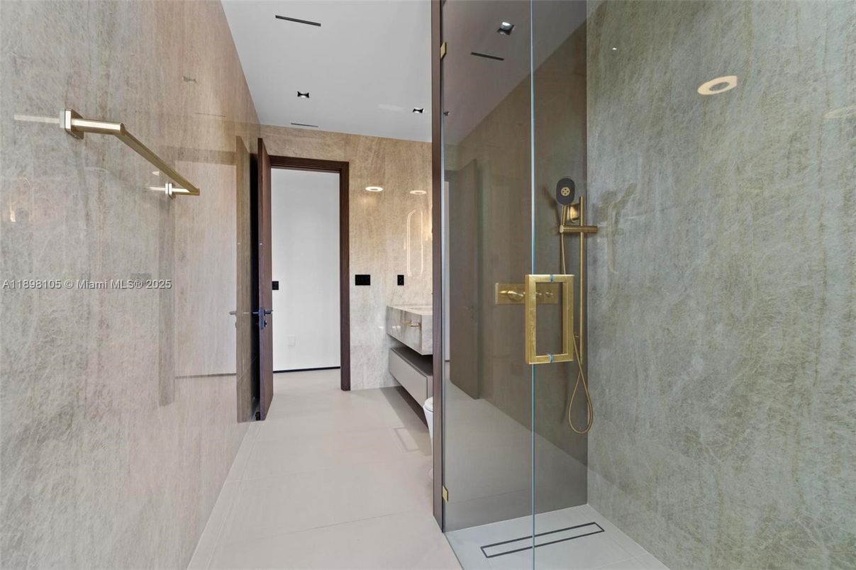 Bathroom, Interior, Recessed Lighting