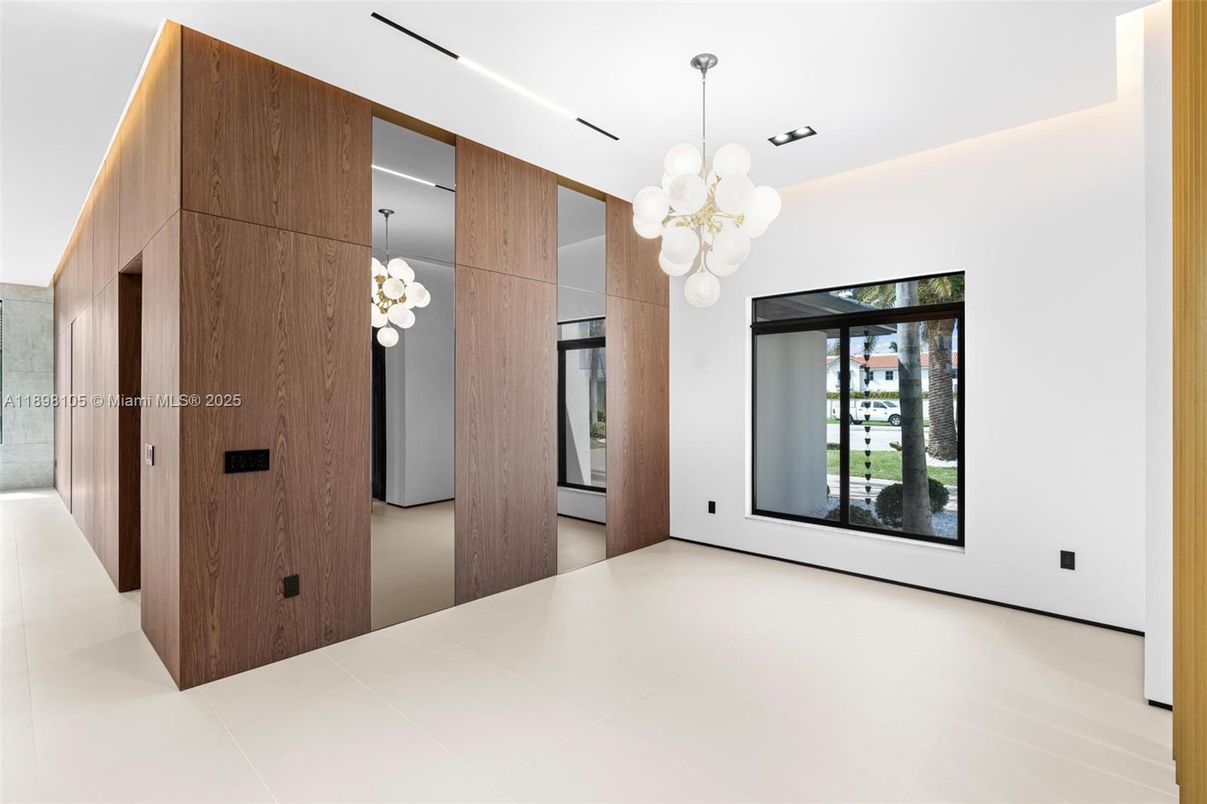 Empty room, Interior, Recessed Lighting