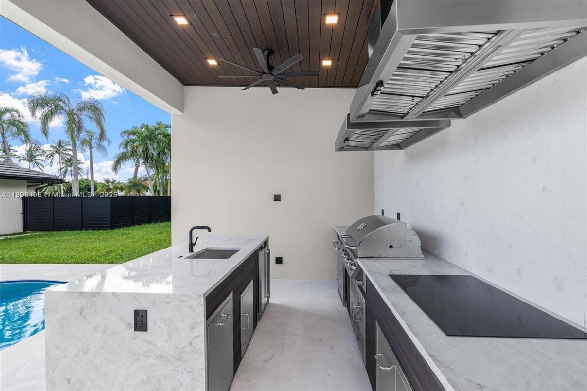 Exterior, Outdoor Kitchen