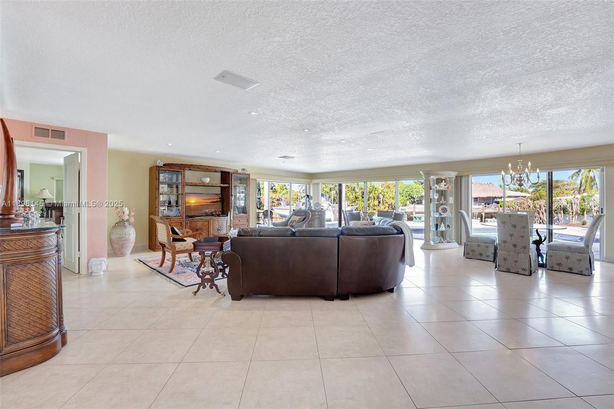 Chandelier, Dining room, Interior, Living room, Recessed Lighting