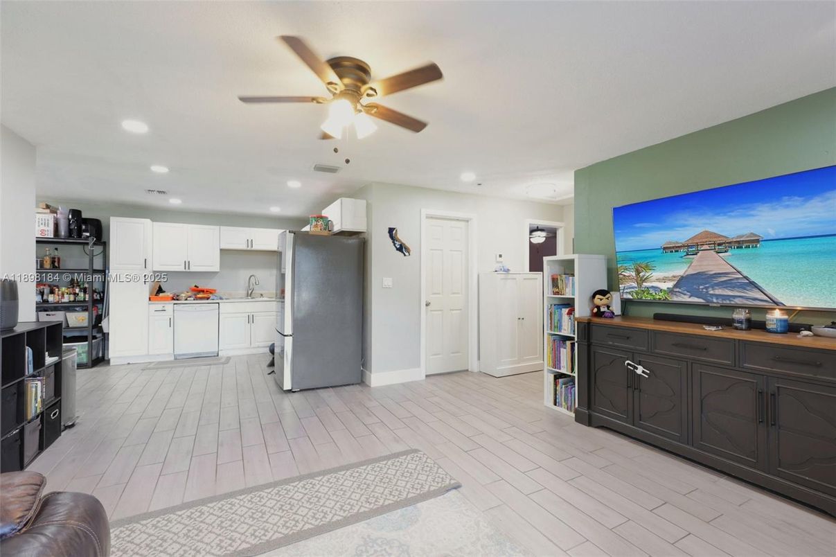 Interior, Kitchen, Recessed Lighting, Water