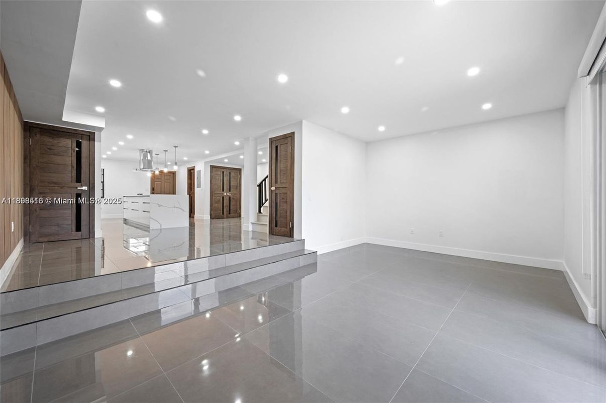 Empty room, Interior, Pendant Lights, Recessed Lighting