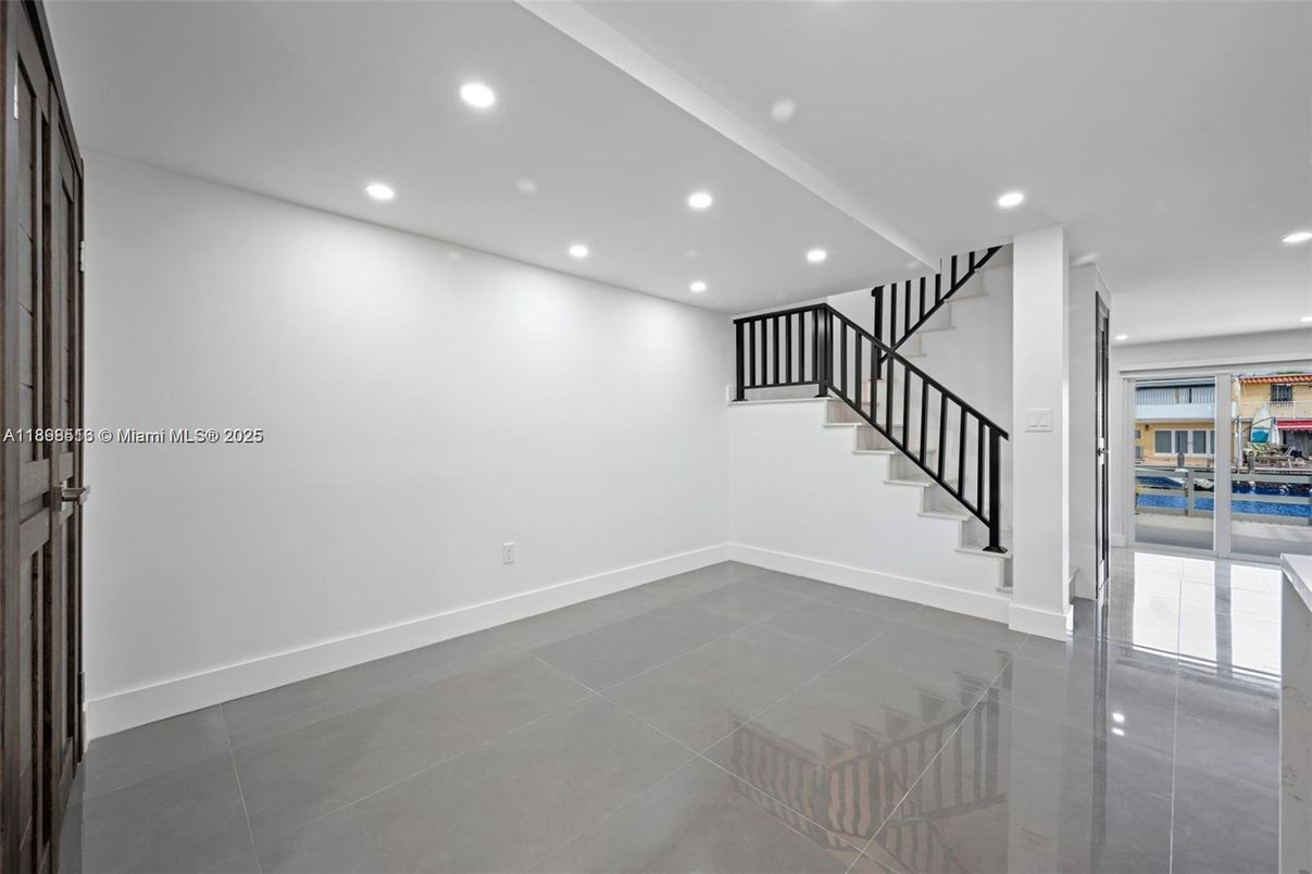 Empty room, Interior, Recessed Lighting