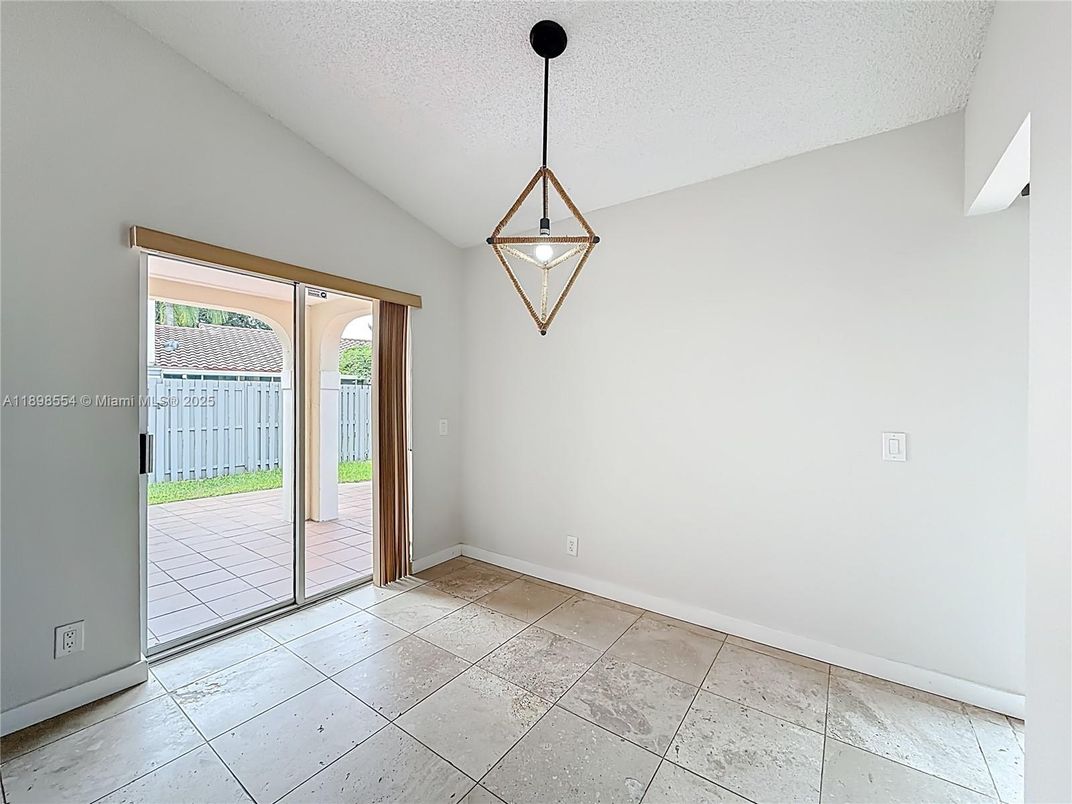 Empty room, Interior, Pendant Lights