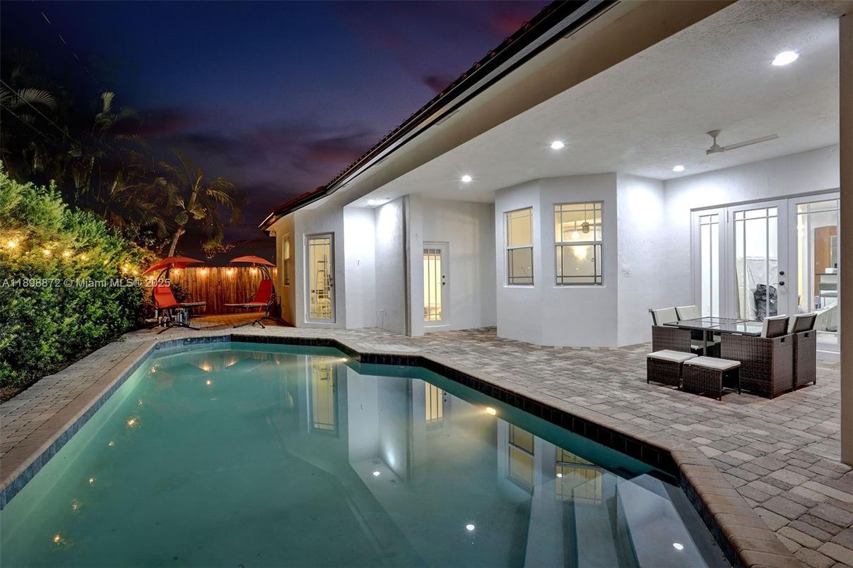 Exterior, Pool