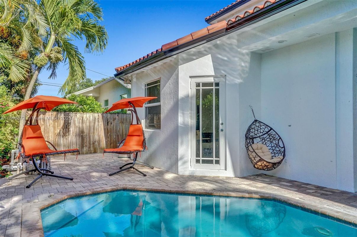Exterior, Pool