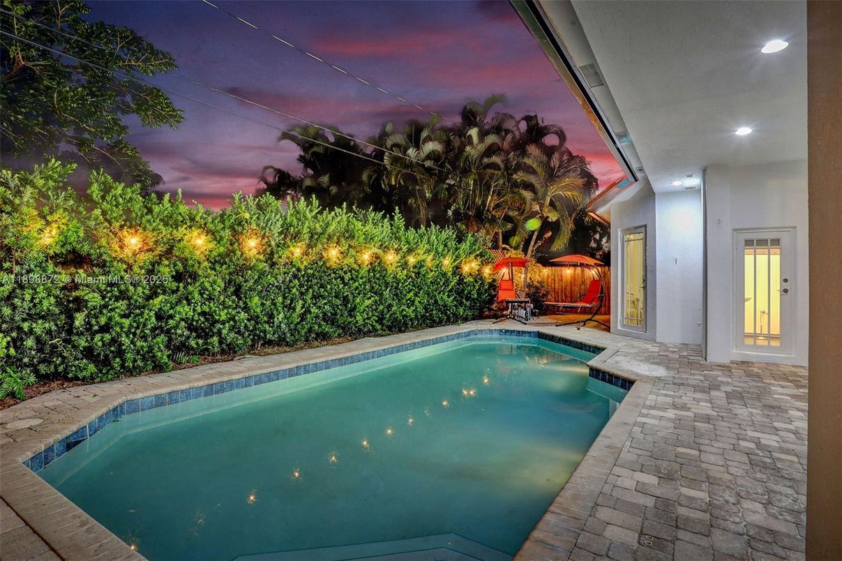 Exterior, Pool