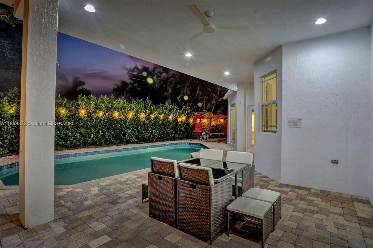 Exterior, Pool, Recessed Lighting