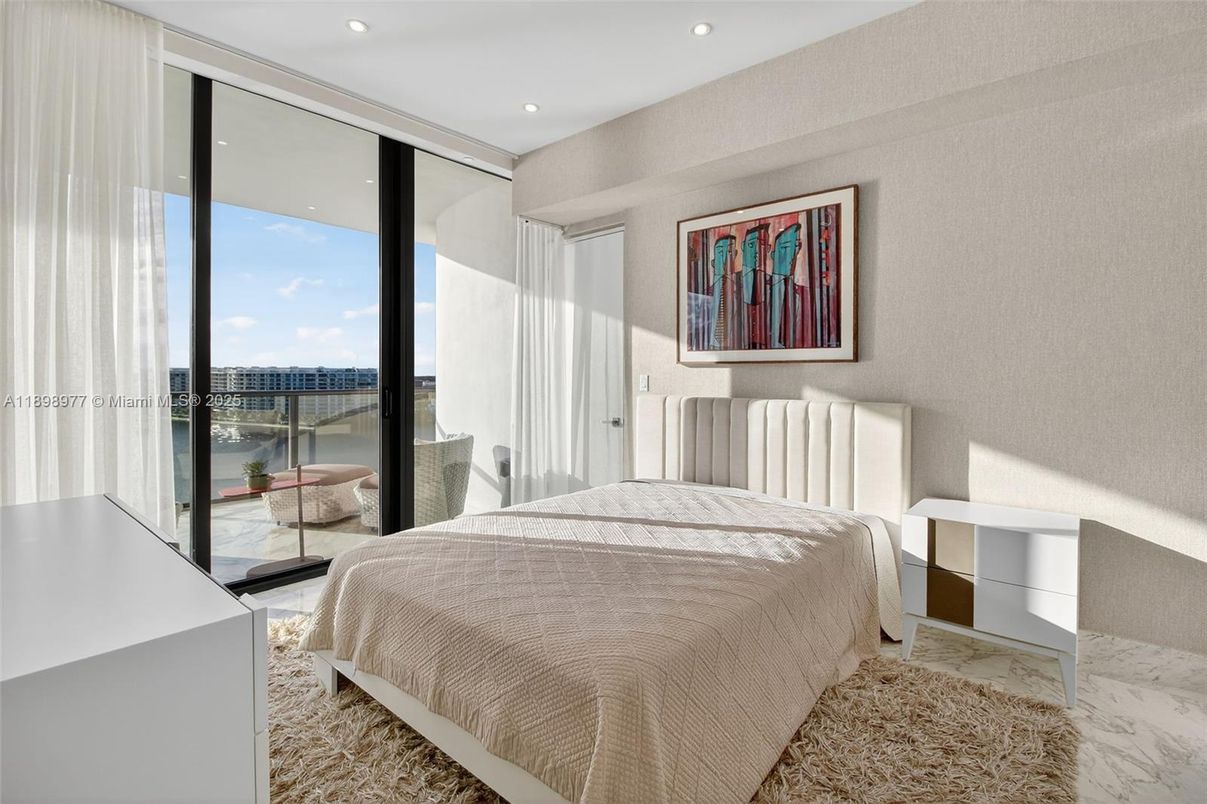 Bedroom, Interior, Marble, Recessed Lighting, Water