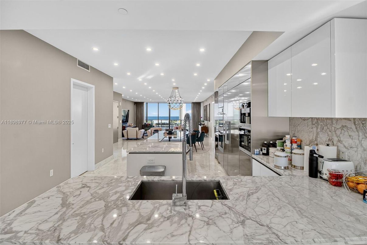Chandelier, Dining room, Interior, Kitchen, Marble, Pendant Lights, Recessed Lighting, Stainless Steel Appliances