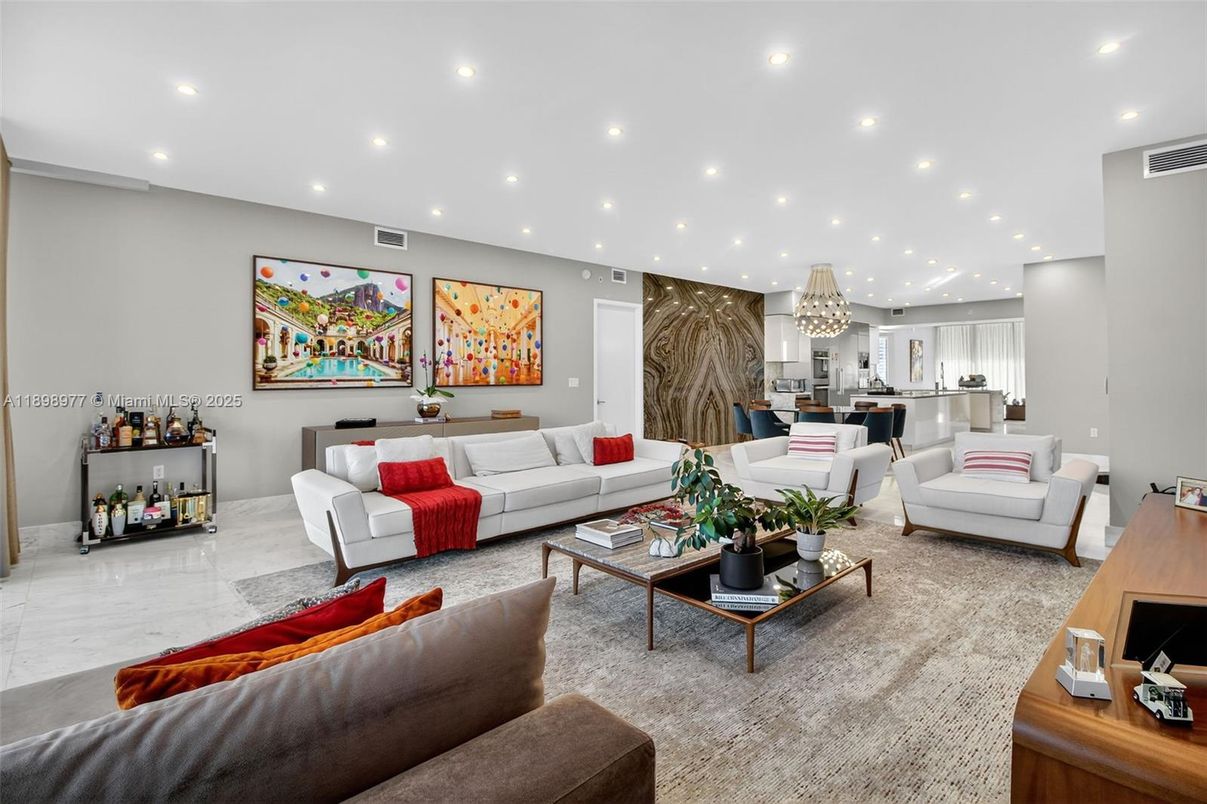 Chandelier, Dining room, Interior, Kitchen, Living room, Marble, Recessed Lighting