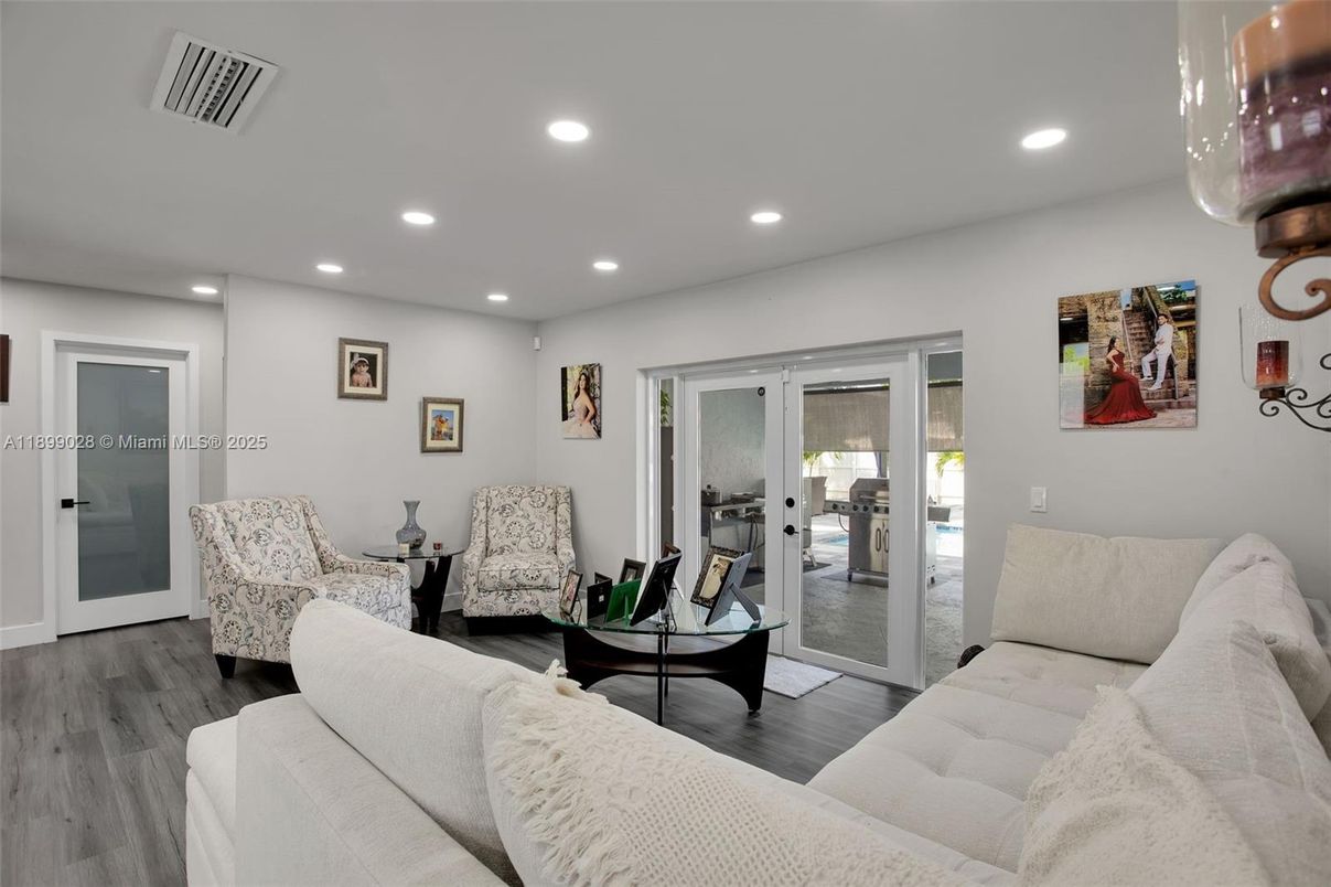 Interior, Living room, Recessed Lighting, Wood Texture Flooring