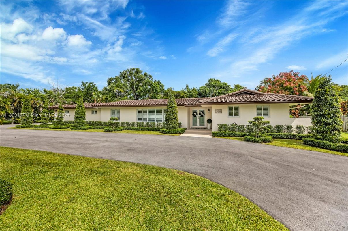 Backyard, Exterior, Facade, Mediterranean