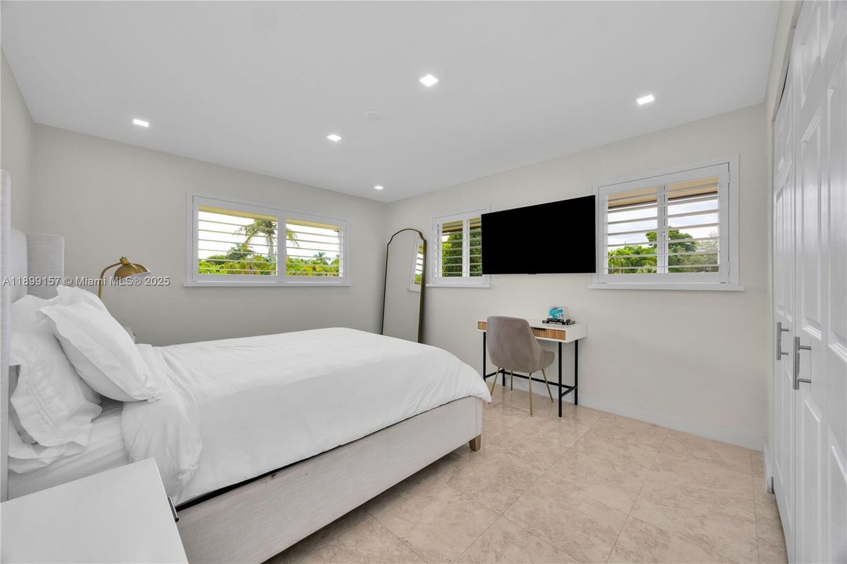 Bedroom, Interior, Recessed Lighting