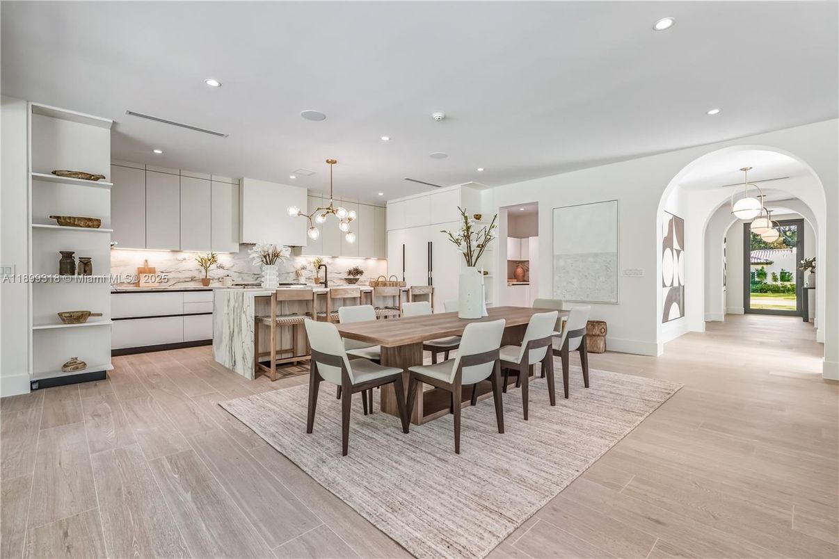 Dining room, Interior, Kitchen, Pendant Lights, Recessed Lighting, Wood Texture Flooring