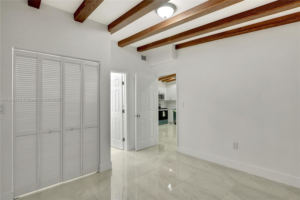 Empty room, Interior, Kitchen, Wooden Beams