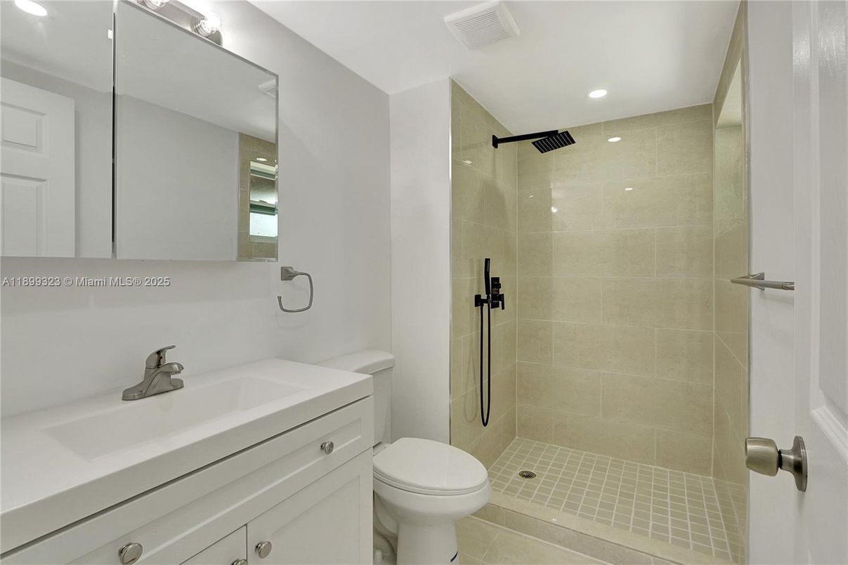 Bathroom, Interior, Recessed Lighting