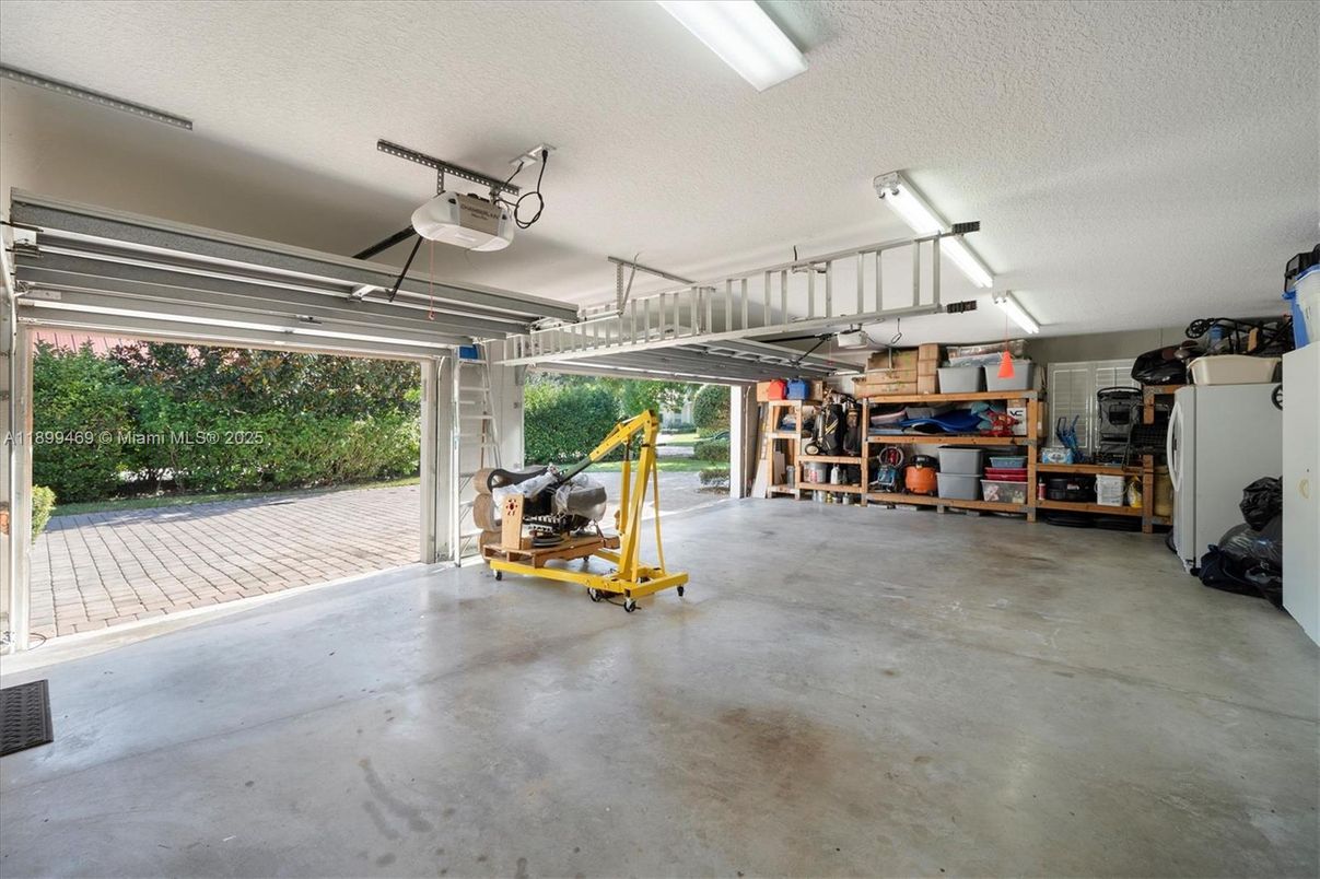 Garage, Interior