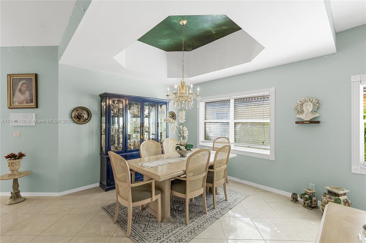 Chandelier, Dining room, Interior