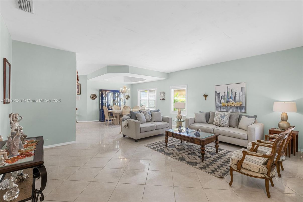 Chandelier, Dining room, Interior, Living room