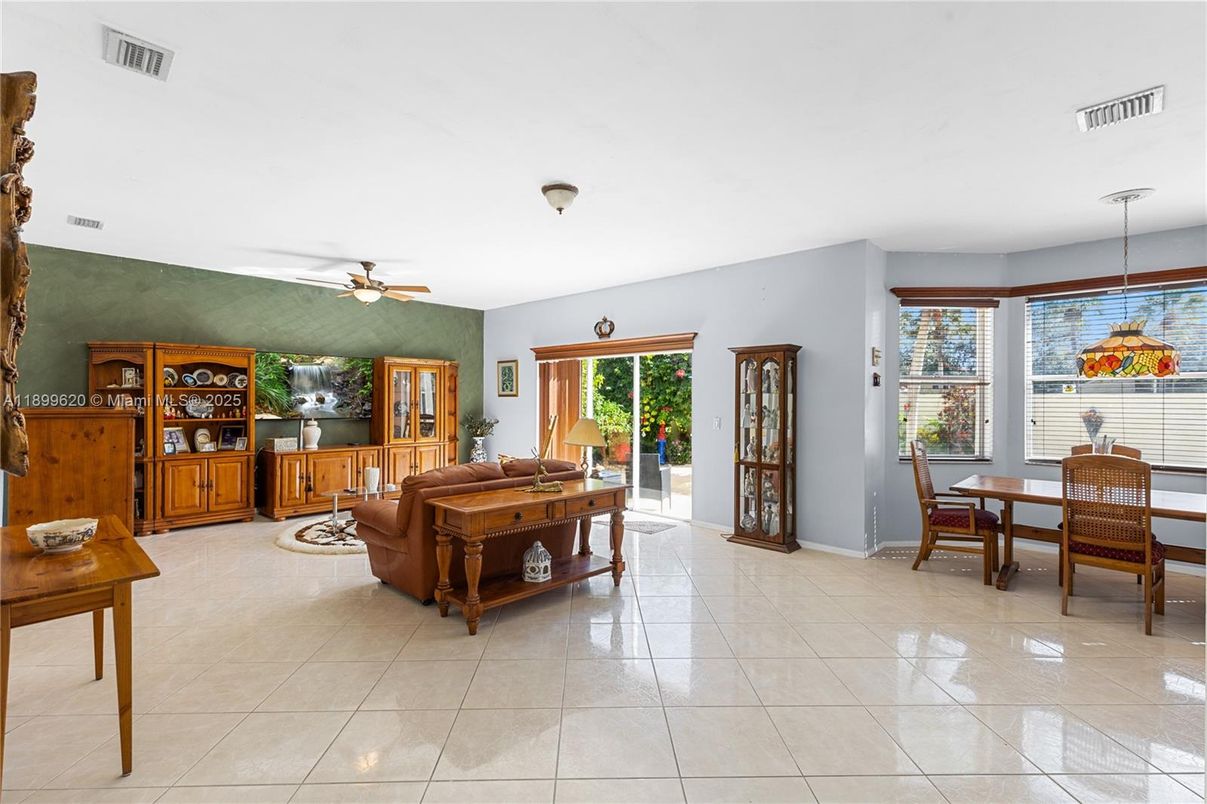 Dining room, Interior, Living room, Pendant Lights