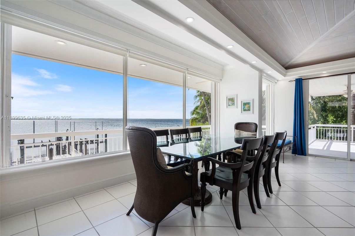 Dining room, Interior, Recessed Lighting, Water