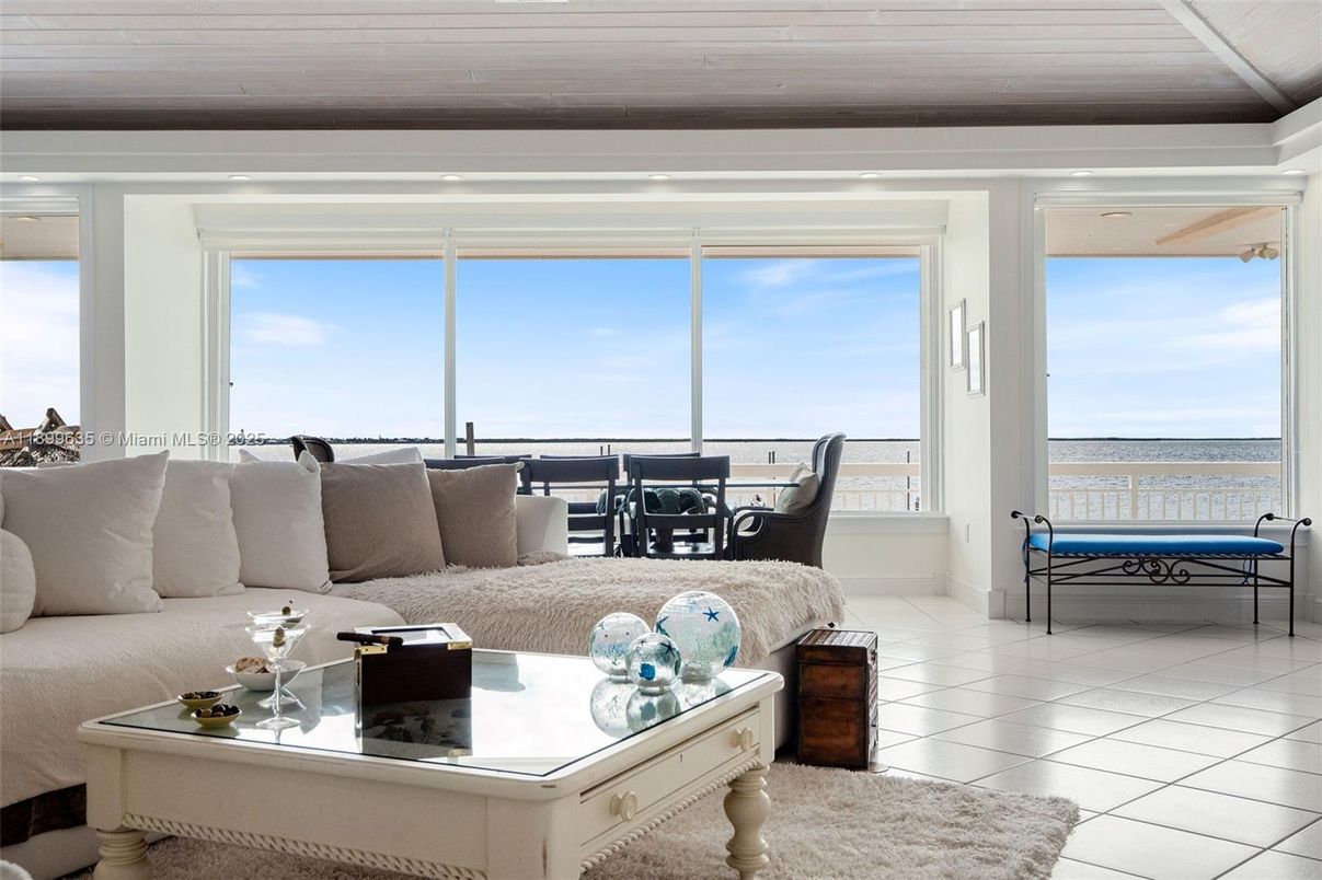 Interior, Living room, Water