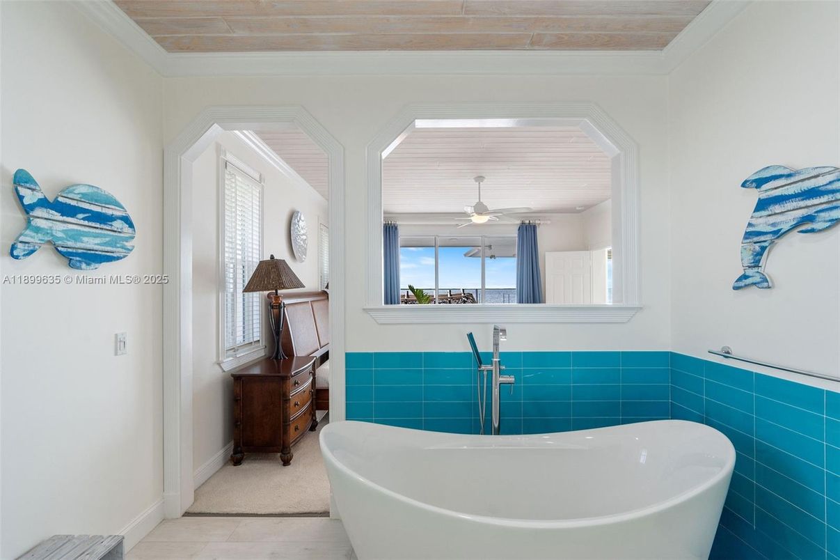 Bathroom, Free Standing Baths, Interior