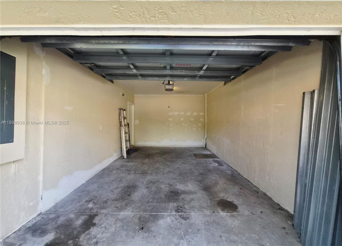 Garage, Interior