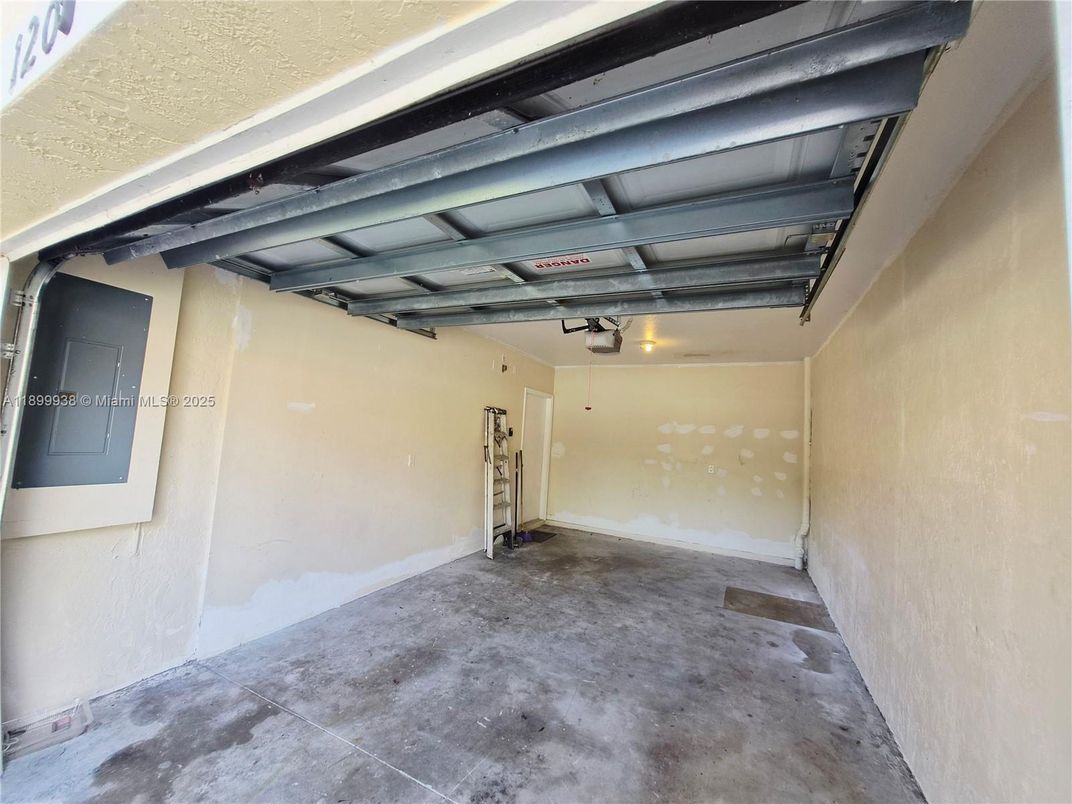 Garage, Interior