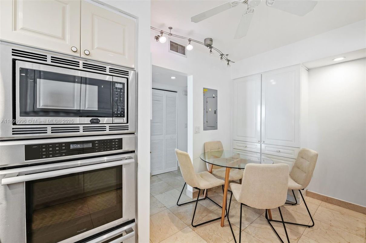 Dining room, Interior, Kitchen, Recessed Lighting, Stainless Steel Appliances