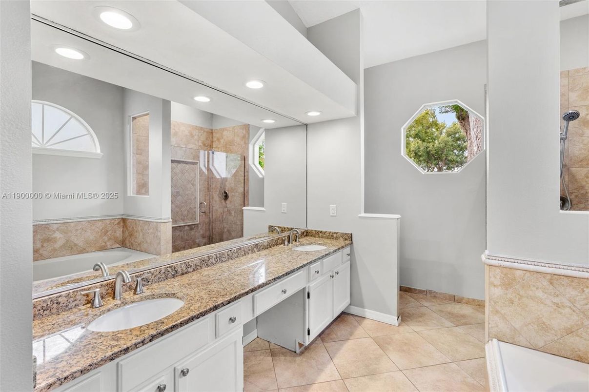 Bathroom, Dual Sink Vanities, Interior, Recessed Lighting