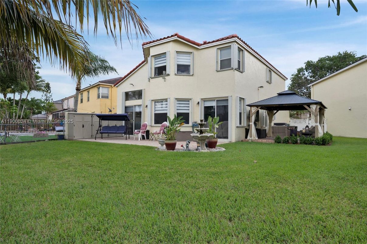 Backyard, Exterior, Hot Tub