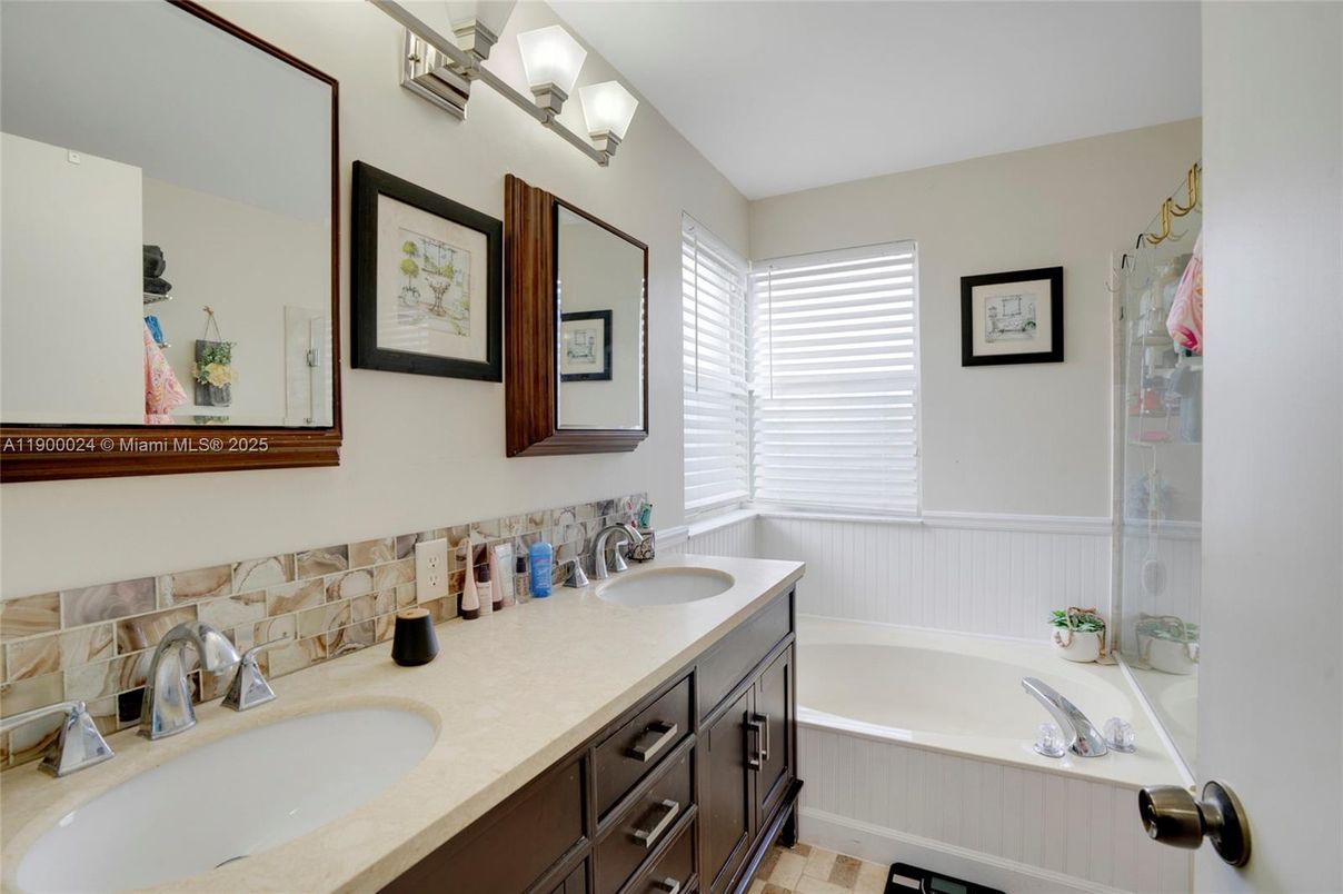 Bathroom, Dual Sink Vanities, Interior