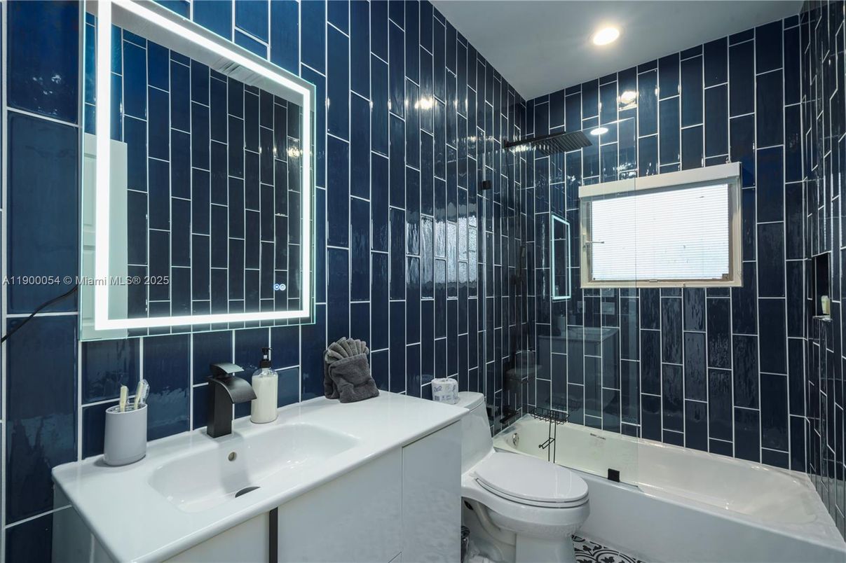 Bathroom, Interior, Recessed Lighting