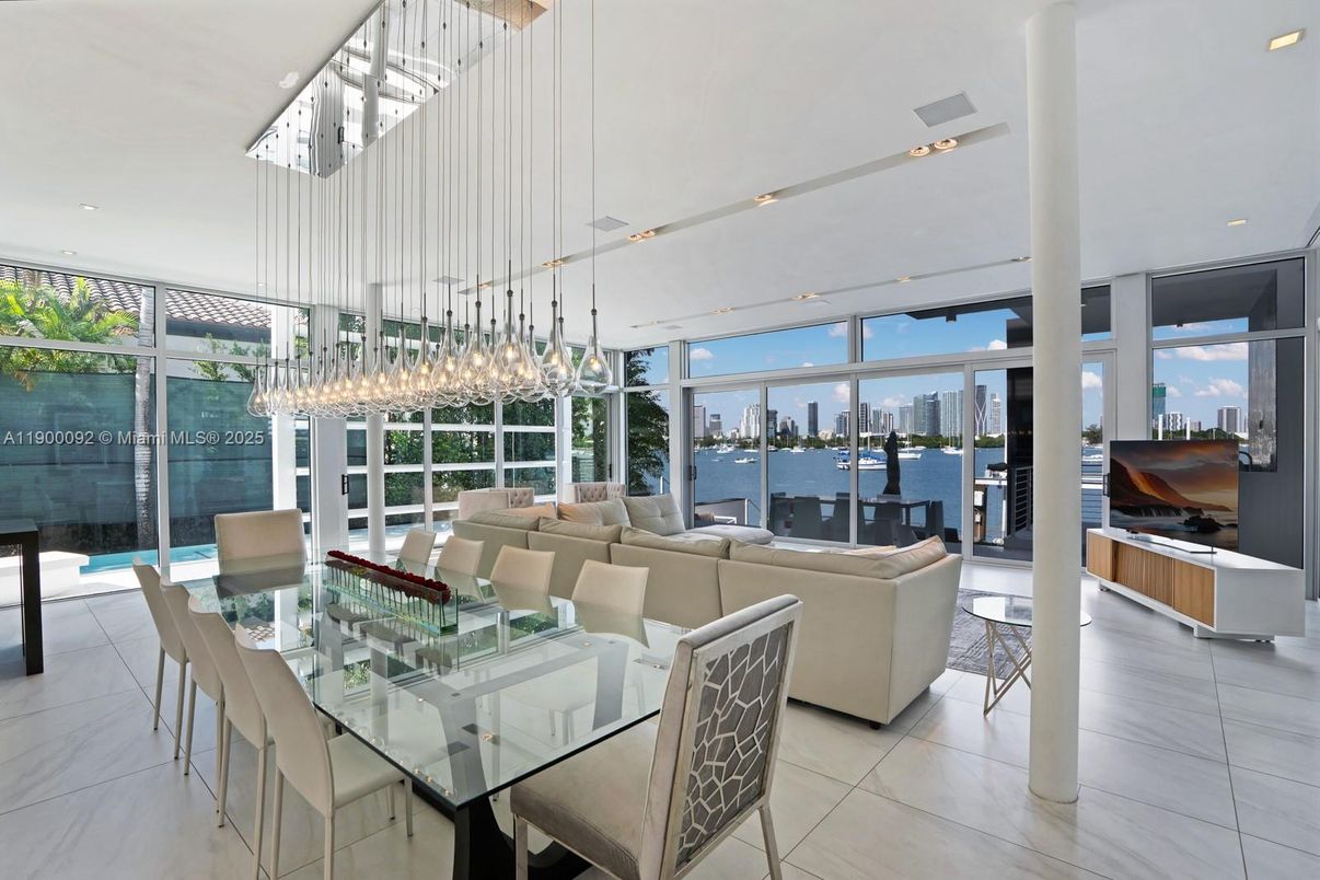 Dining room, Interior, Living room, Pendant Lights, Recessed Lighting, Water