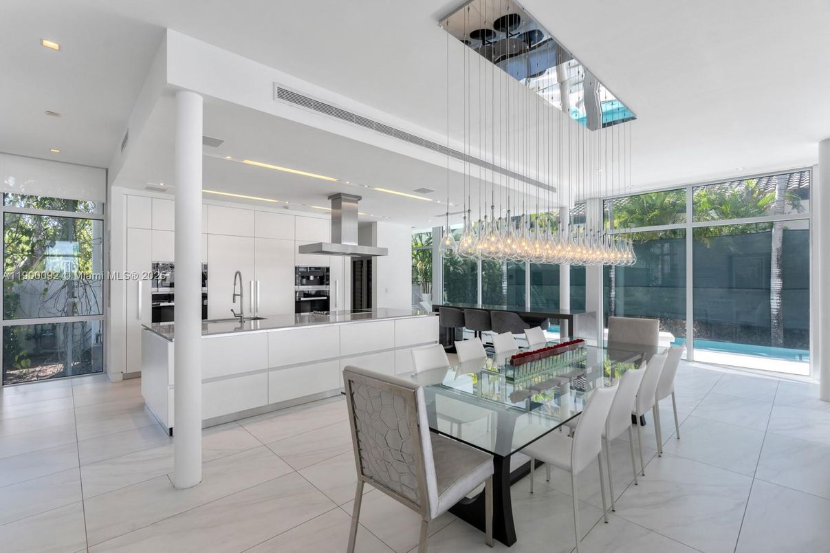 Dining room, Interior, Kitchen, Pendant Lights, Recessed Lighting, Stainless Steel Appliances