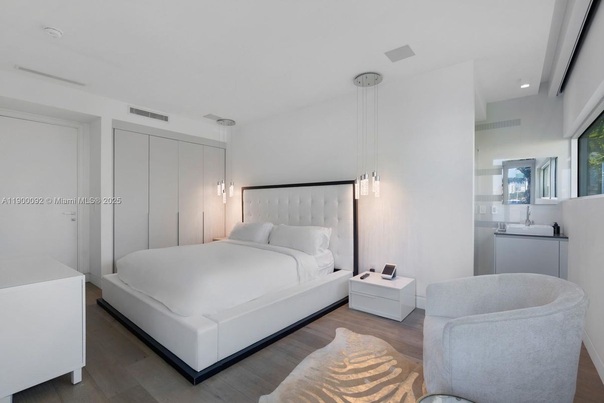 Bedroom, Interior, Pendant Lights, Recessed Lighting, Wood Texture Flooring