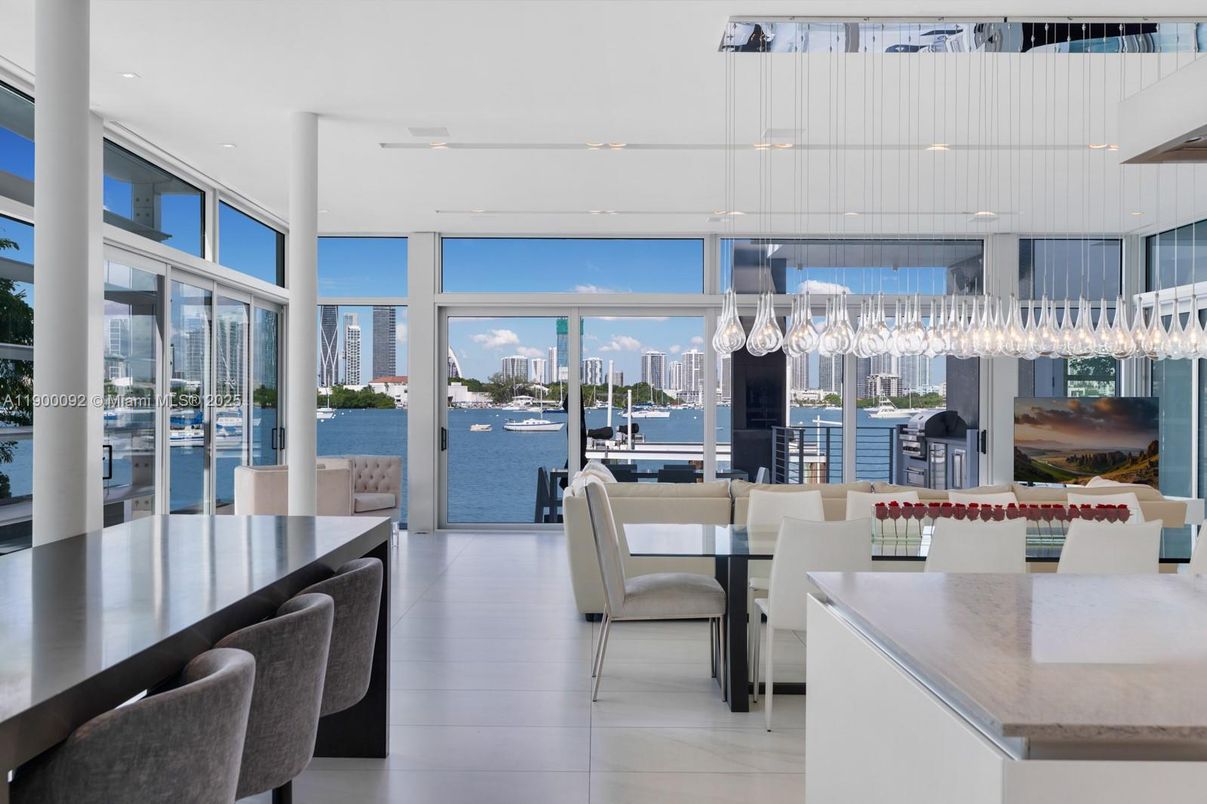 Dining room, Interior, Living room, Pendant Lights, Recessed Lighting, Water