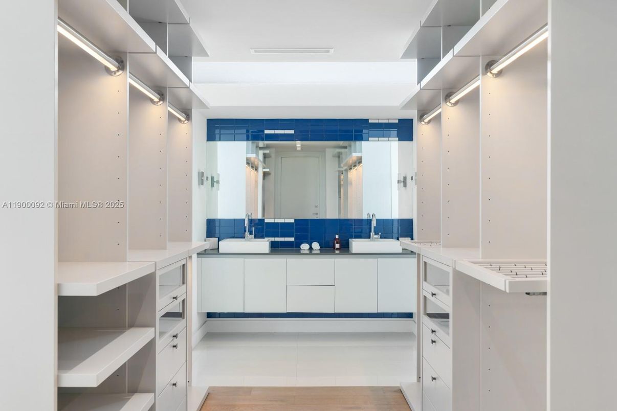 Interior, Walk-in Closets, Wood Texture Flooring