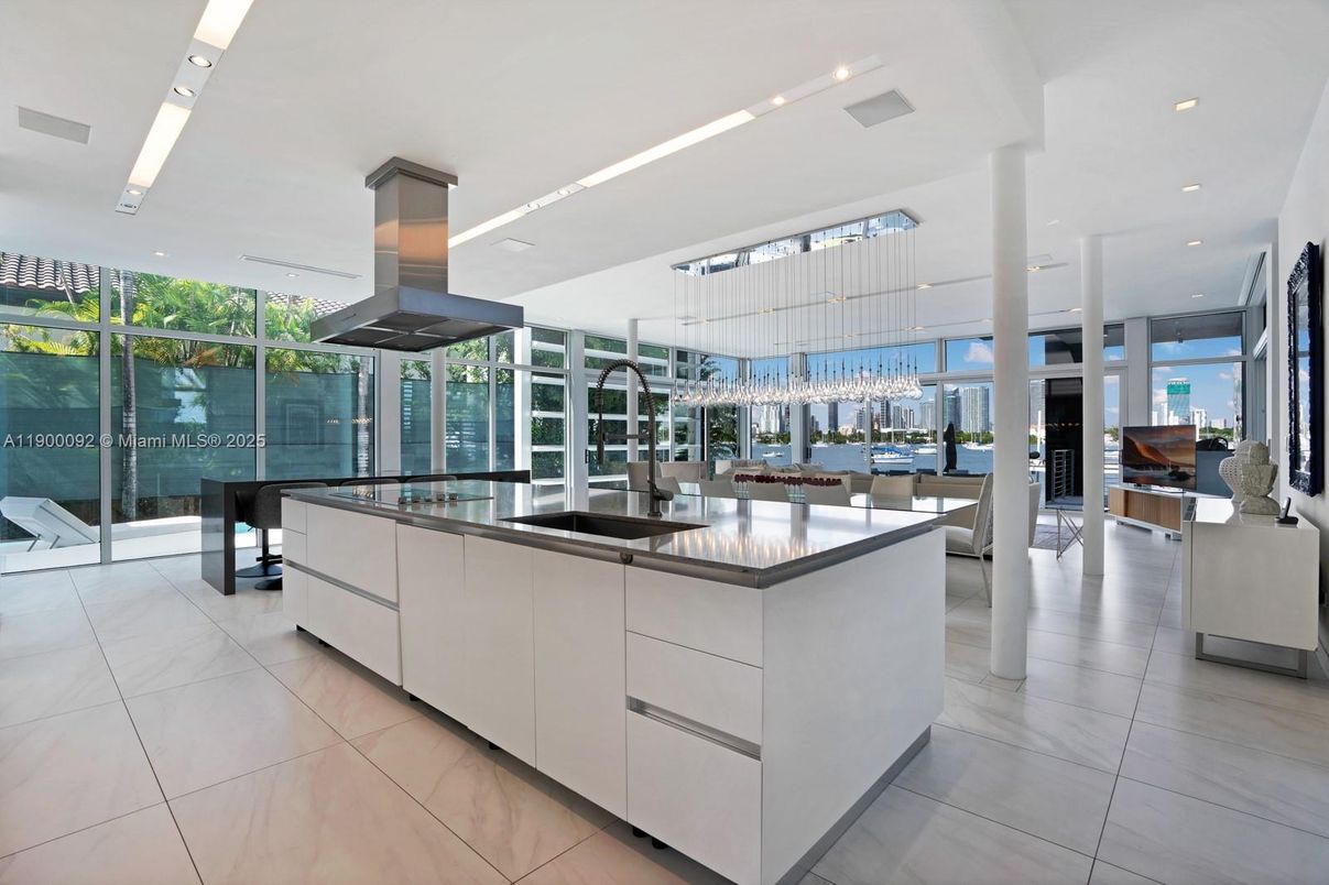 Dining room, Interior, Kitchen, Pendant Lights, Recessed Lighting, Stainless Steel Appliances, Water