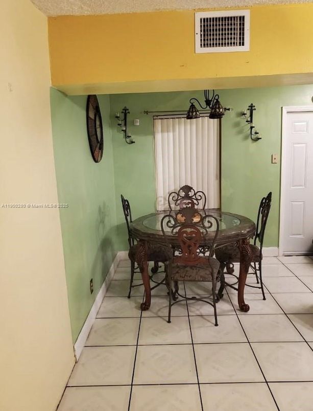 Dining room, Interior