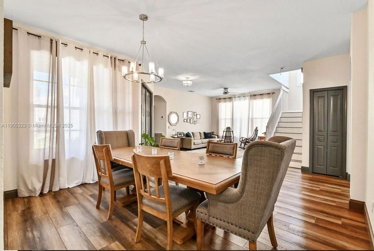 Chandelier, Dining room, Interior, Living room, Pendant Lights, Wood Texture Flooring