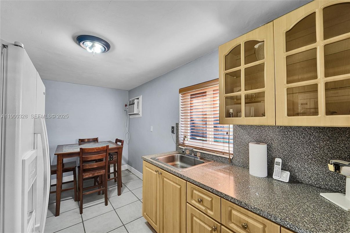 Dining room, Interior