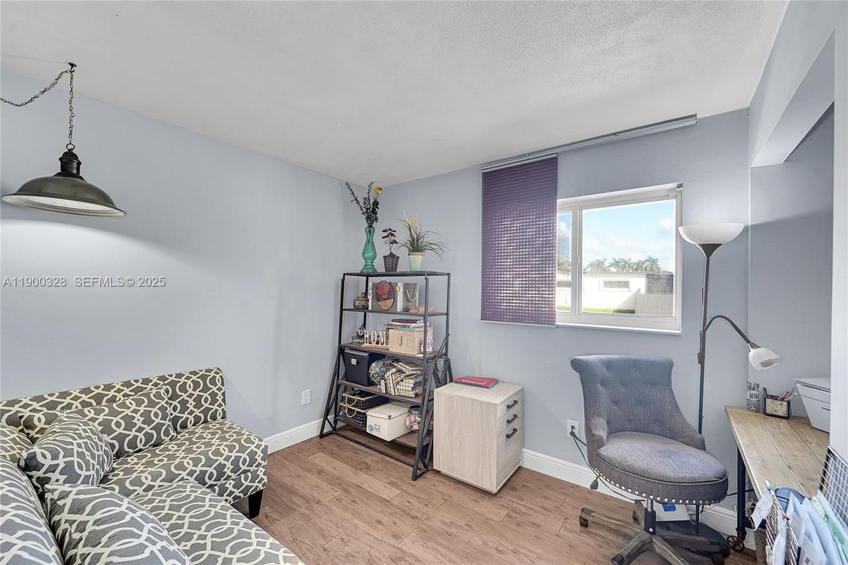 Interior, Pendant Lights, Wood Texture Flooring