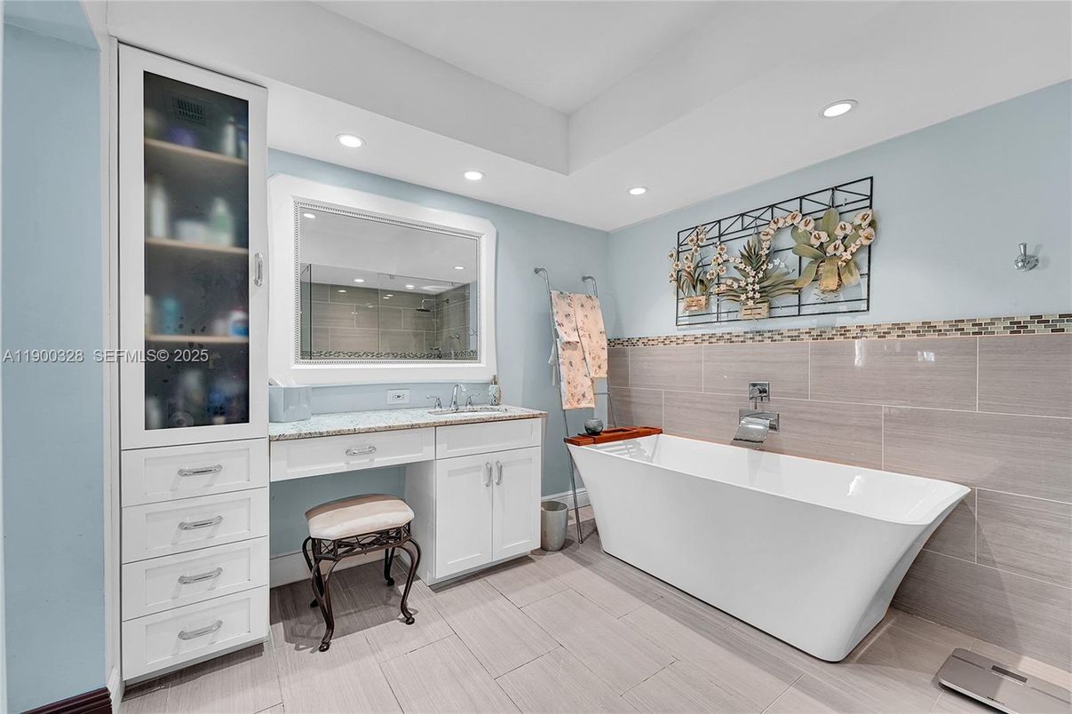 Bathroom, Free Standing Baths, Interior, Recessed Lighting, Wood Texture Flooring