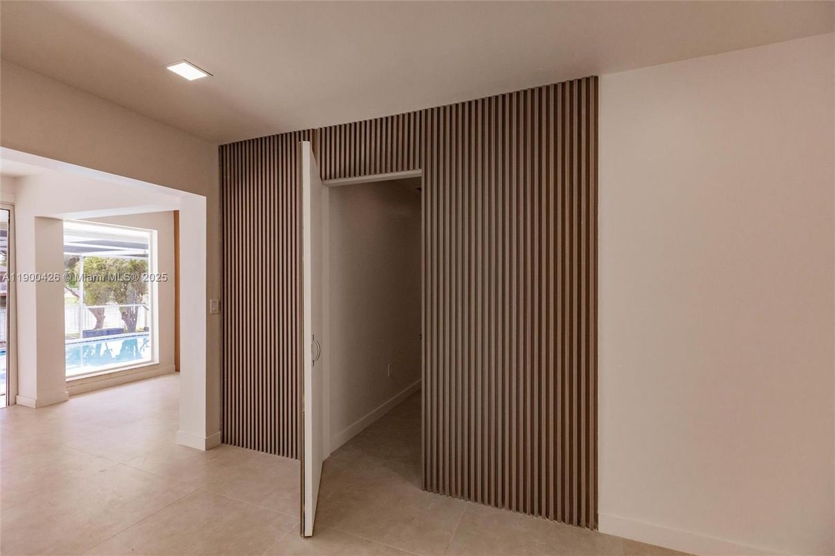 Empty room, Interior, Recessed Lighting