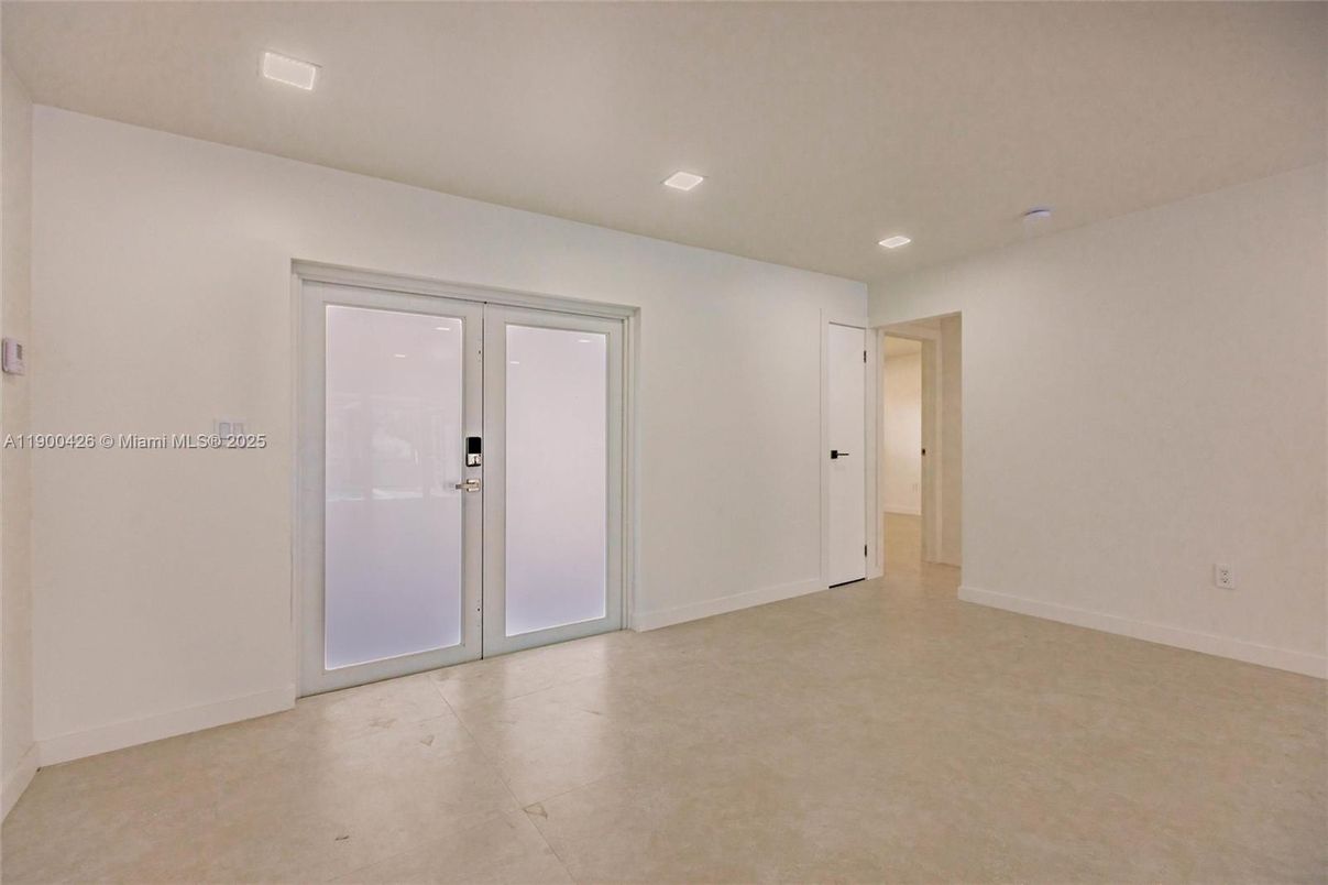Empty room, Interior, Recessed Lighting